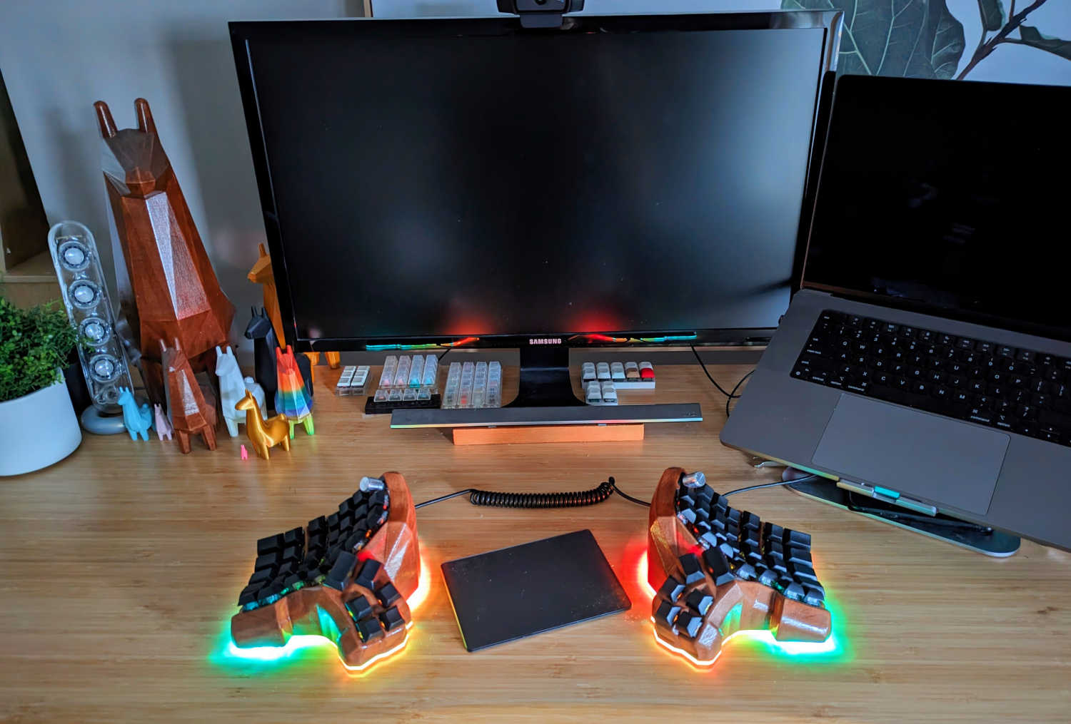A picture of the finished keyboard on a desk